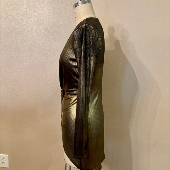 BOLD Elements Metallic Blouse - Picture 2 of 5